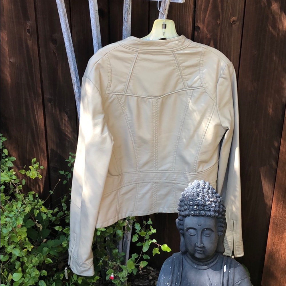 Jacket - Picture 3 of 4
